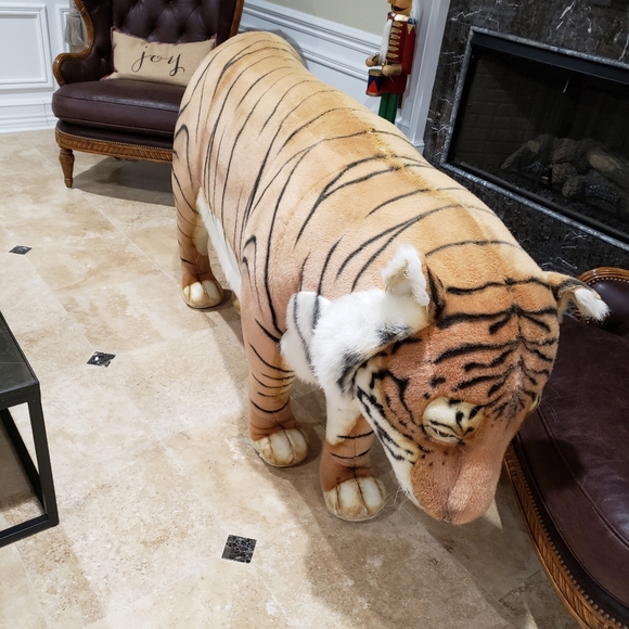 FAO Schwartz life size Tiger - Picture 5 of 6
